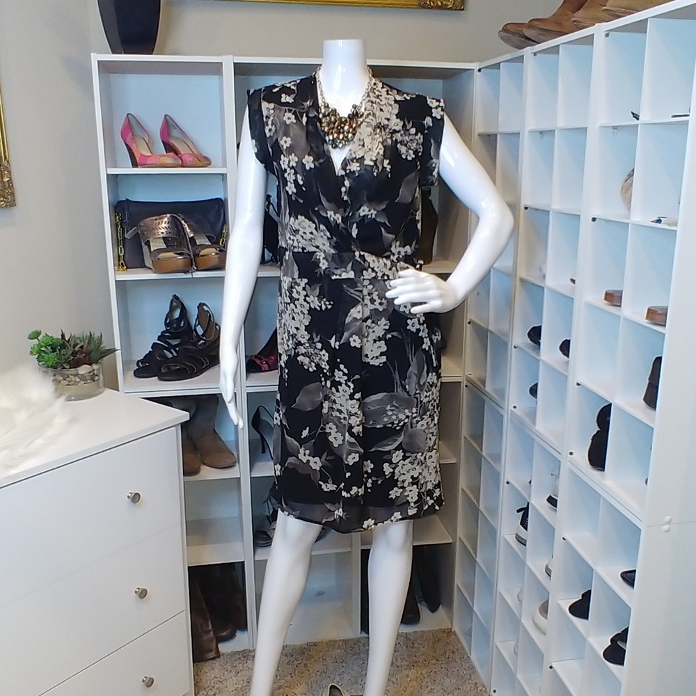 KIMICHI BLUE URBAN OUTFITTERS BLACK FLORAL WRAP DRESS 2